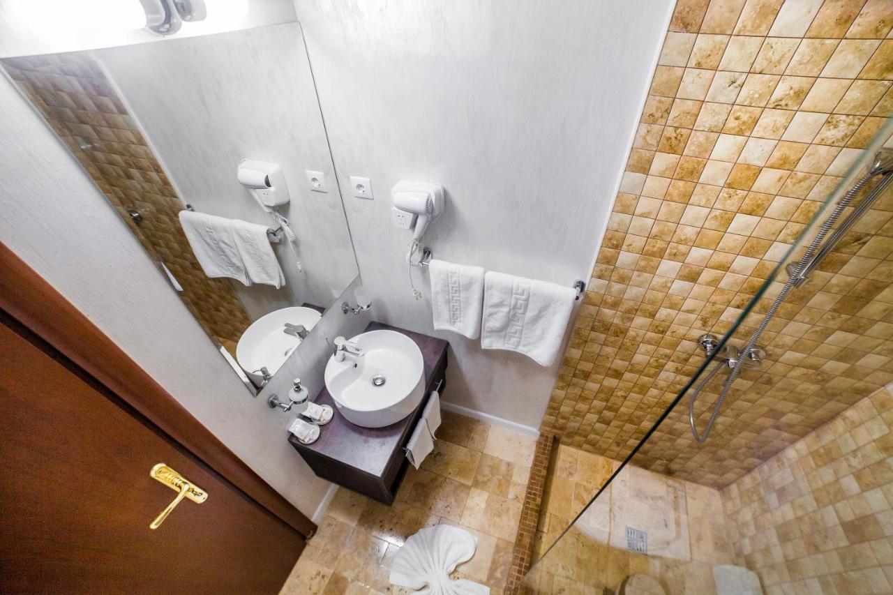 Hotel Europeca Craiova Exteriör bild